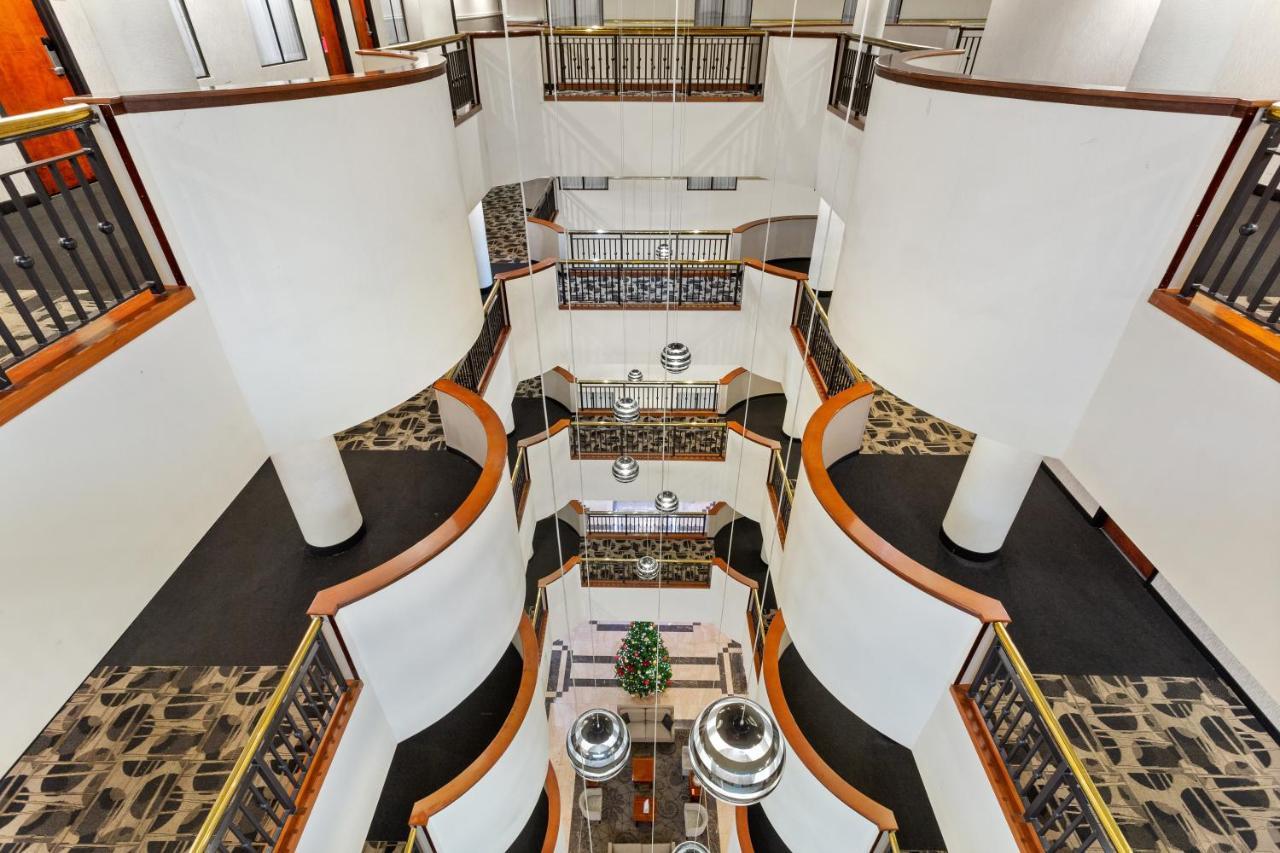 Hotel Wyndham Garden Baronne Plaza New Orleans Exterior foto
