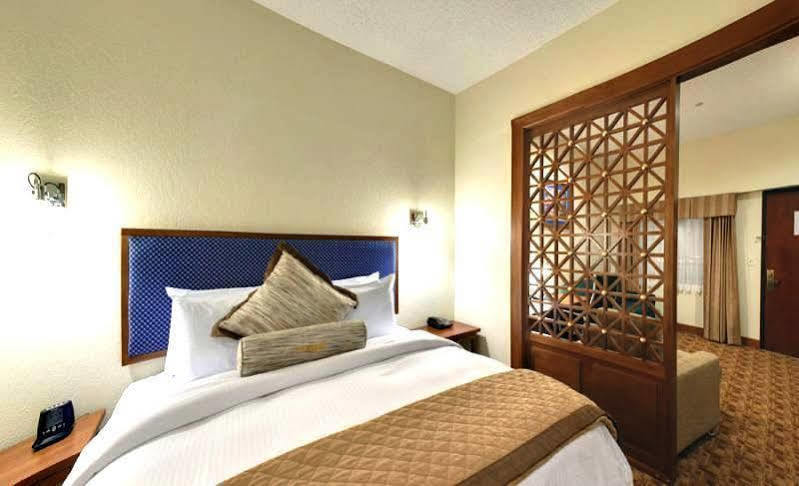 Hotel Wyndham Garden Baronne Plaza New Orleans Exterior foto